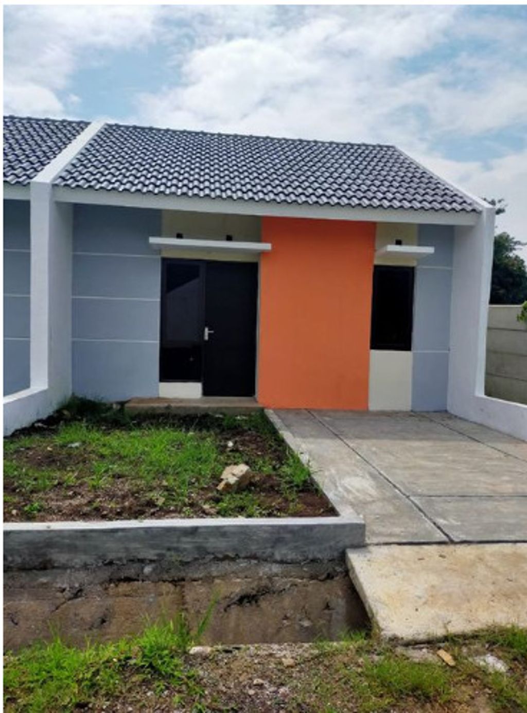 foto tampak rumah tipe 32/72 perumahan PURI INDAH CIHAMPELAS 2