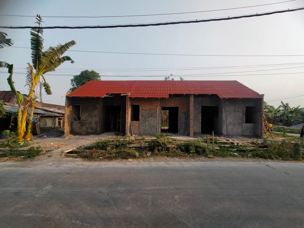 foto contoh rumah perumahan PERUMNAS BATURSARI III