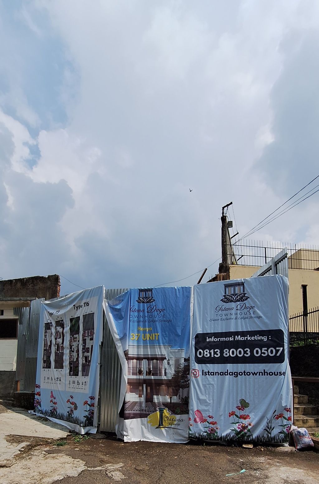 foto gerbang perumahan ANUGRAH PROPERTY ISTANA BERJAYA