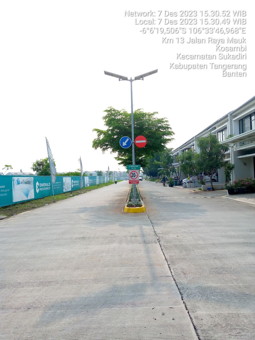 foto posisi tengah perumahan Emerald Residence