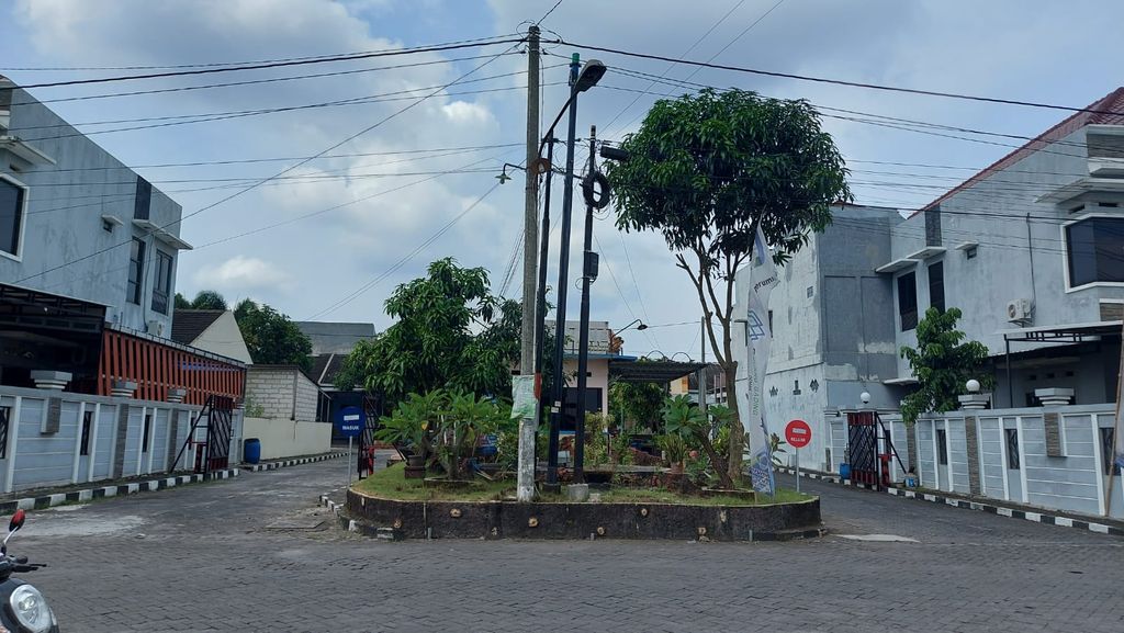 foto gerbang perumahan SAMESTA GRIYA BUKIT PESONA