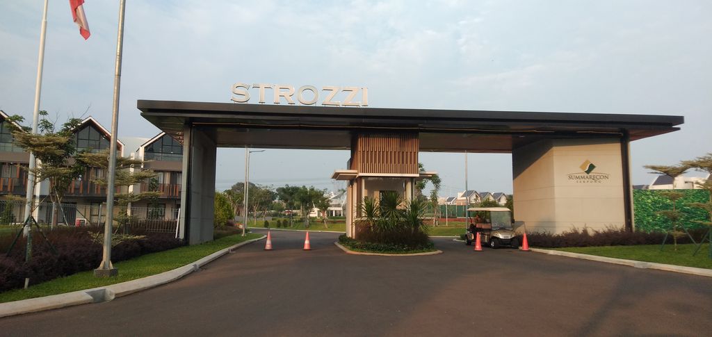 foto gerbang perumahan CLUSTER STROZZI