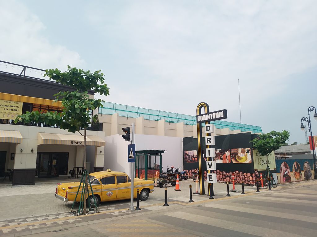 foto gerbang perumahan RUKO DOWNTOWN DRIVE (CLUSTER MAXWELL)