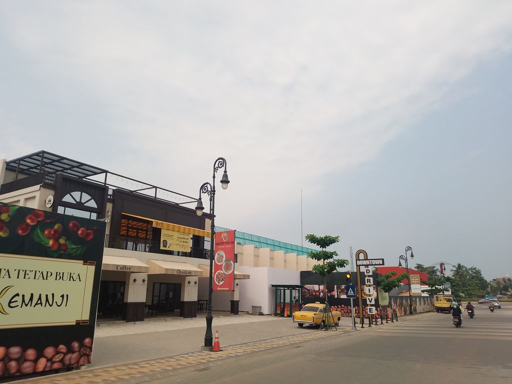 foto posisi tengah perumahan RUKO DOWNTOWN DRIVE (CLUSTER MAXWELL)