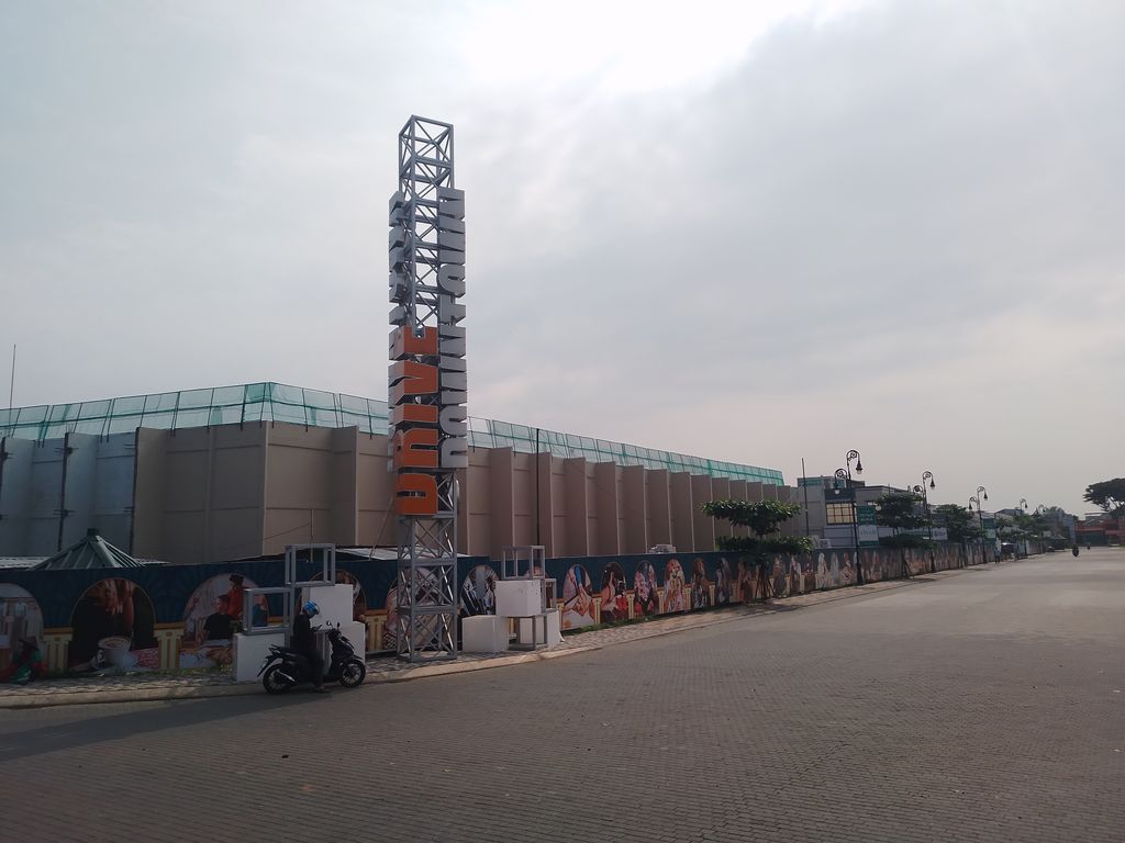 foto gerbang perumahan RUKO DOWNTOWN DRIVE (CLUSTER VOLTA)