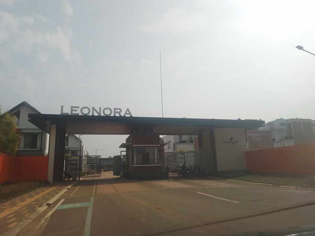 foto gerbang perumahan CLUSTER LEONORA