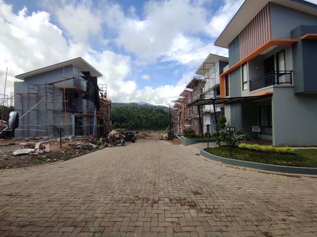 foto posisi tengah perumahan THE VIEW RESIDENCE