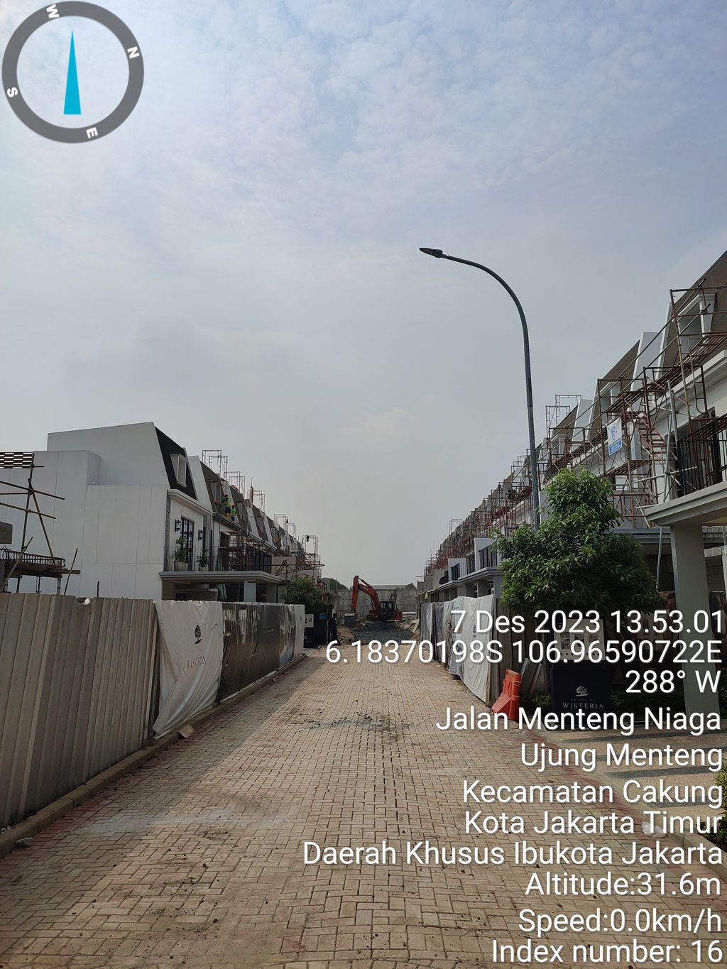 foto posisi tengah perumahan Maison de Wisteria
