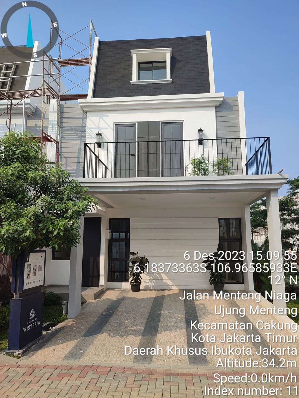 foto contoh rumah perumahan Maison de Wisteria