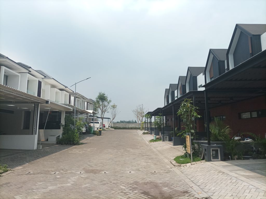 foto posisi tengah perumahan ROYAL RESIDENCE