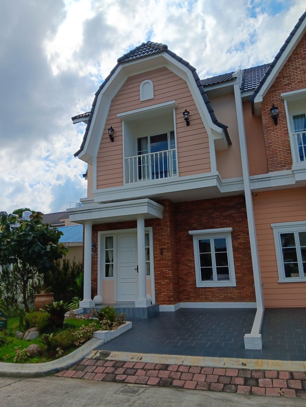 foto tampak rumah tipe PRESTON perumahan MERCI CLUSTER HOLLAND