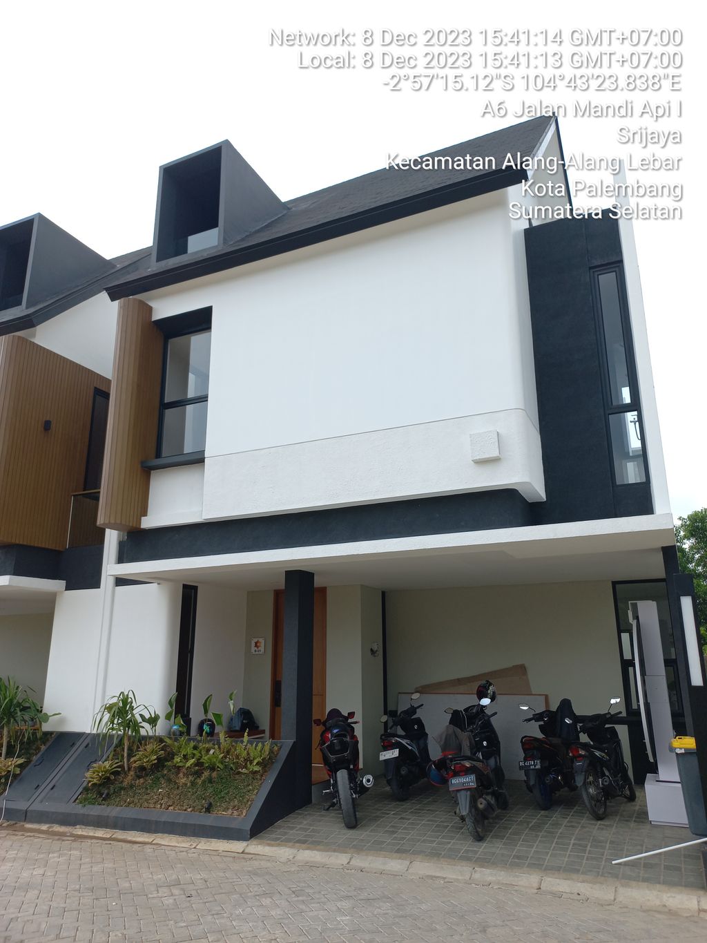 foto contoh rumah perumahan Prominence House