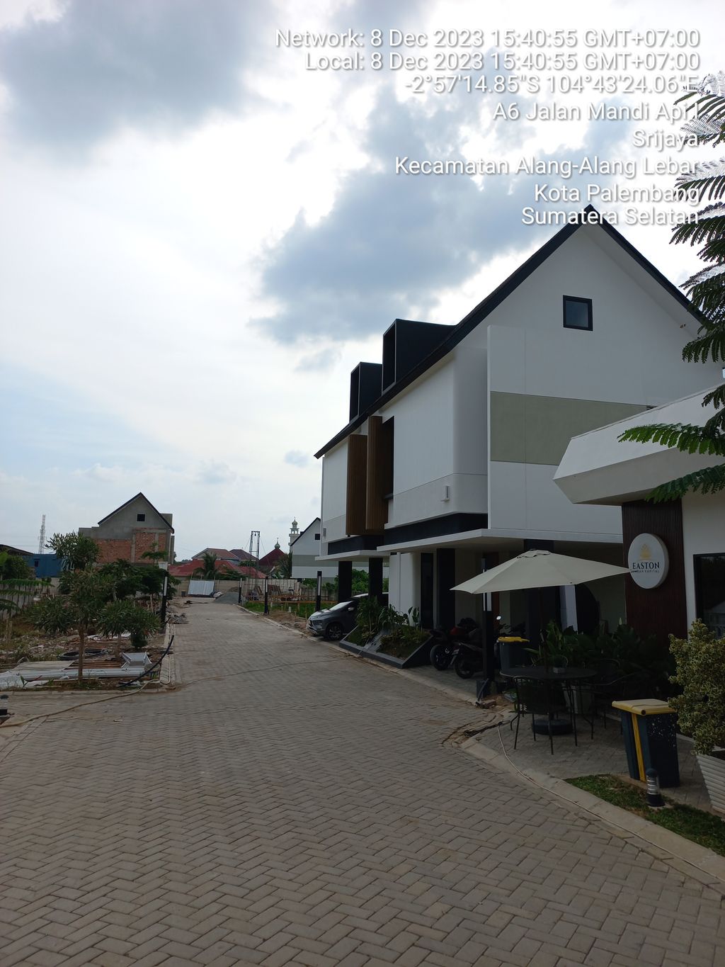 foto posisi tengah perumahan Prominence House