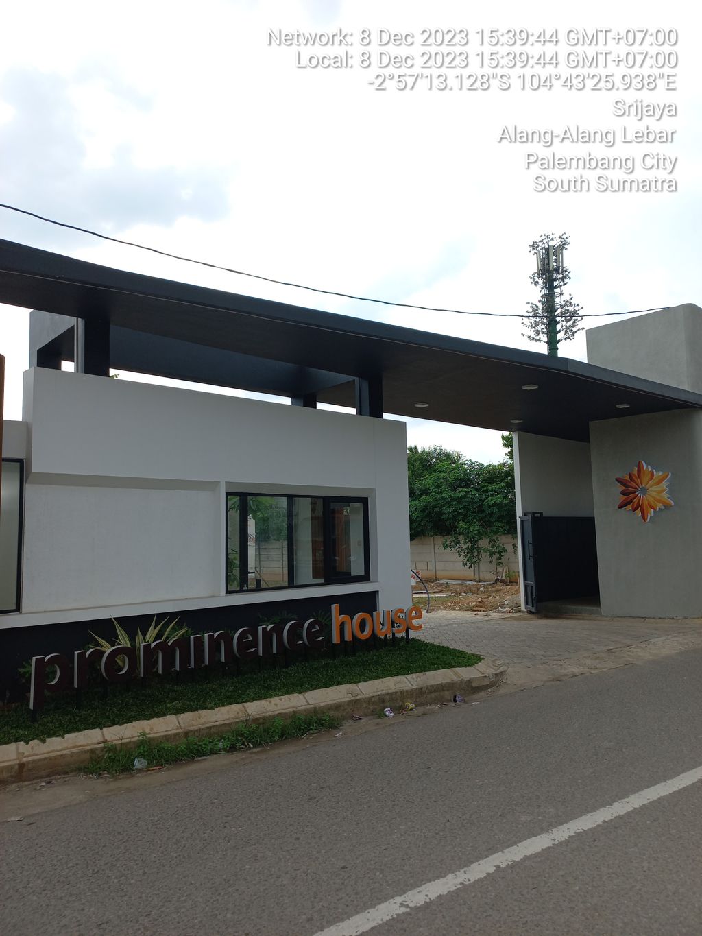 foto gerbang perumahan Prominence House