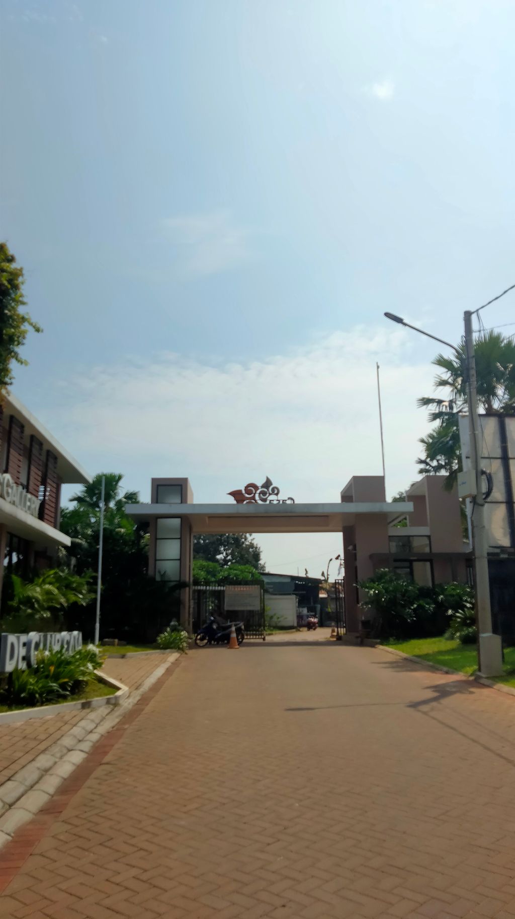 foto gerbang perumahan CASA ARJUNA EXT