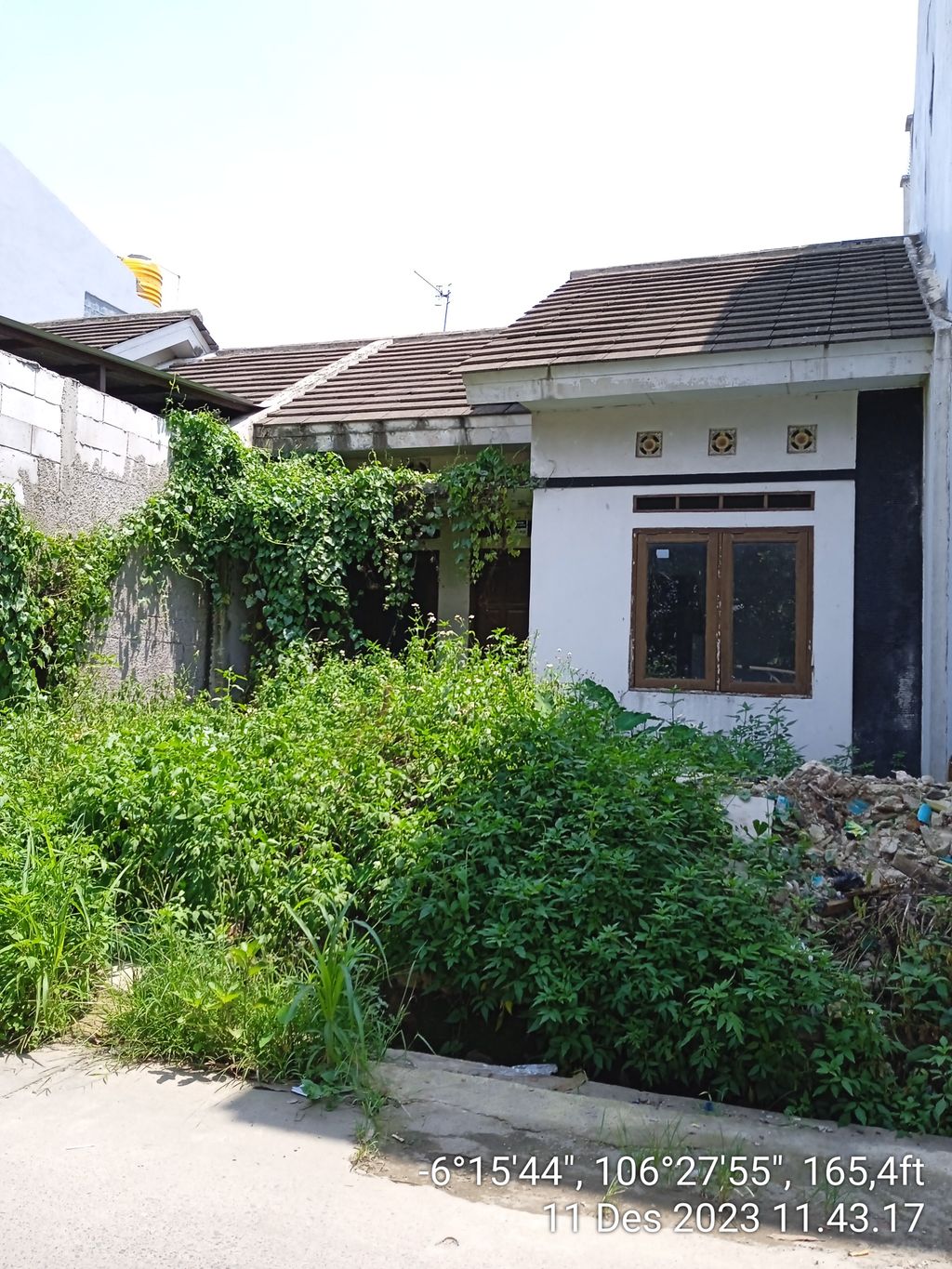 foto posisi tengah perumahan TRIRAKSA VILLAGE