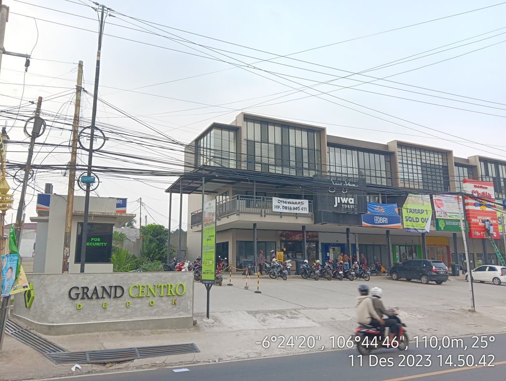 foto gerbang perumahan Grand Centro Depok