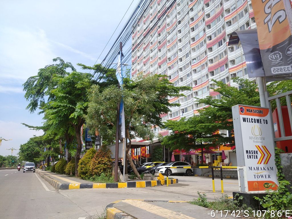 foto gerbang perumahan Riverview Residence Ruko Mahakam
