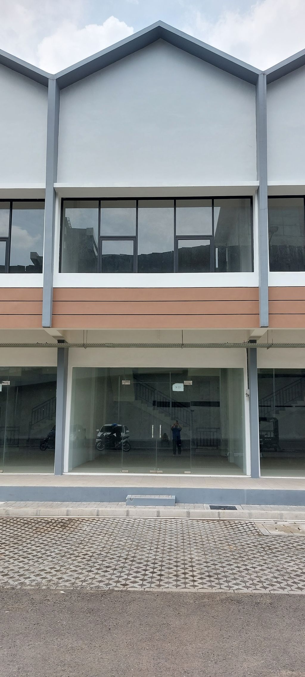 foto tampak rumah tipe Ruko N Timur 65/130 perumahan Ruko Paskal Hyper Square