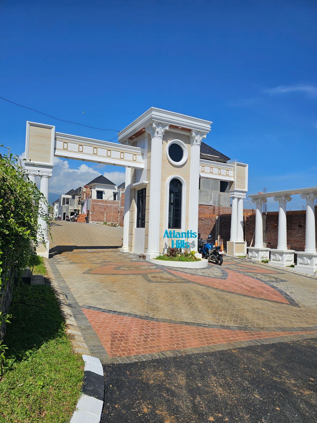 foto gerbang perumahan Atlantis Hill