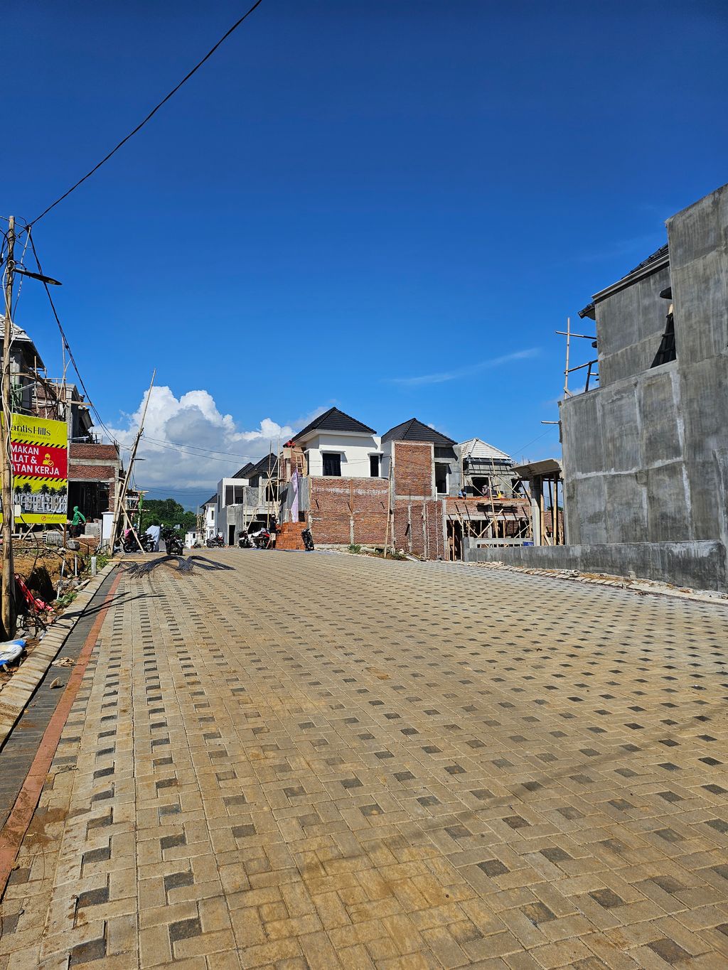 foto posisi tengah perumahan Atlantis Hill