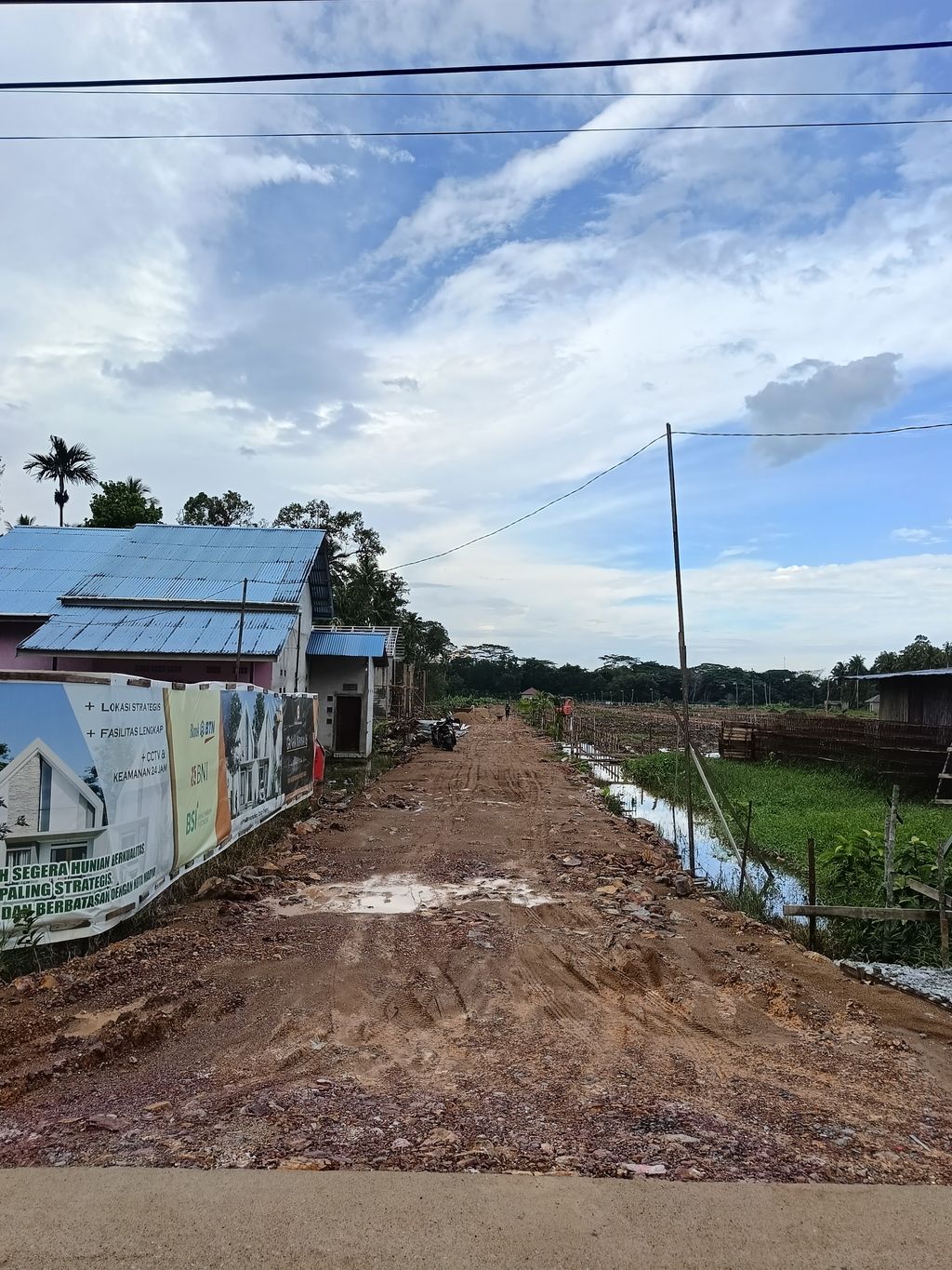 foto gerbang perumahan GRAHA KIRANA 16 TIPE 36
