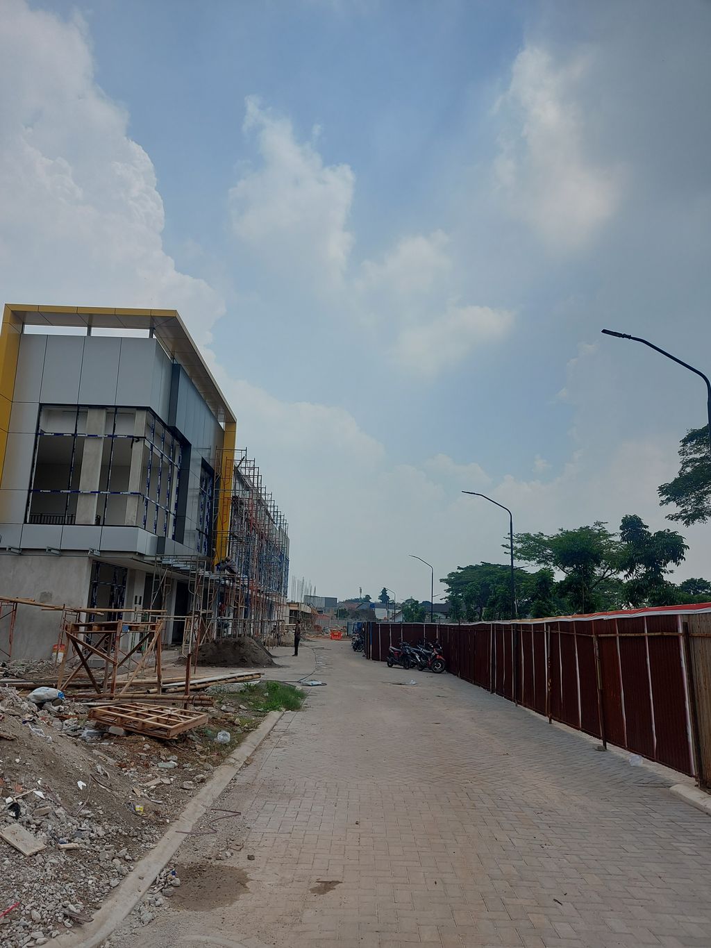 foto posisi tengah perumahan GRAHA RAYA PINANG GRAHA
