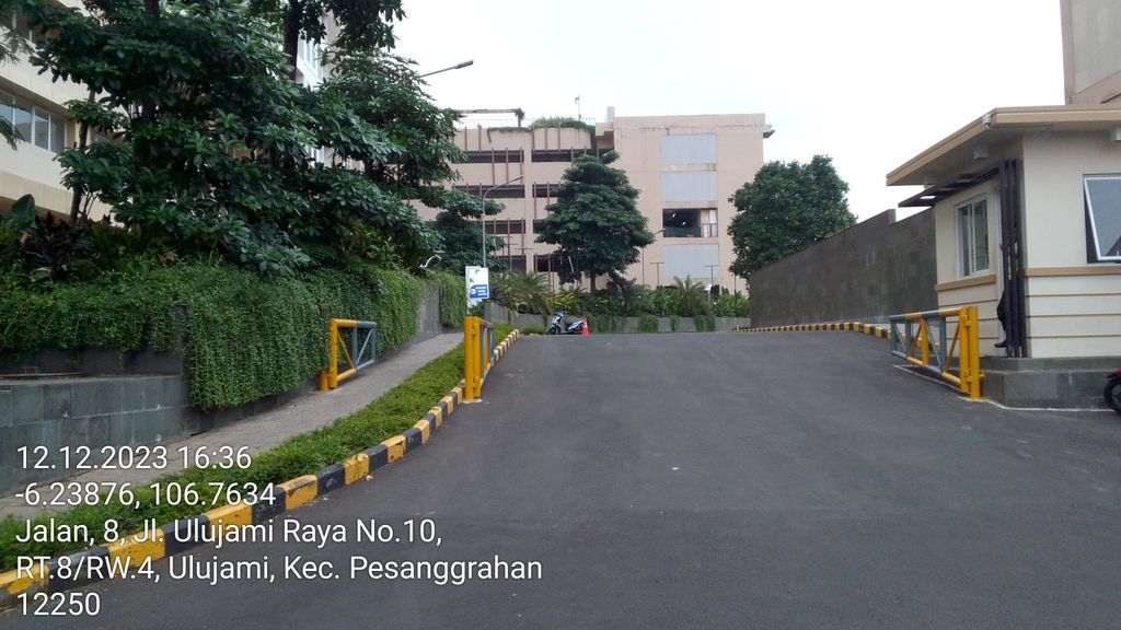 foto gerbang perumahan KEBAYORAN APARTMENT