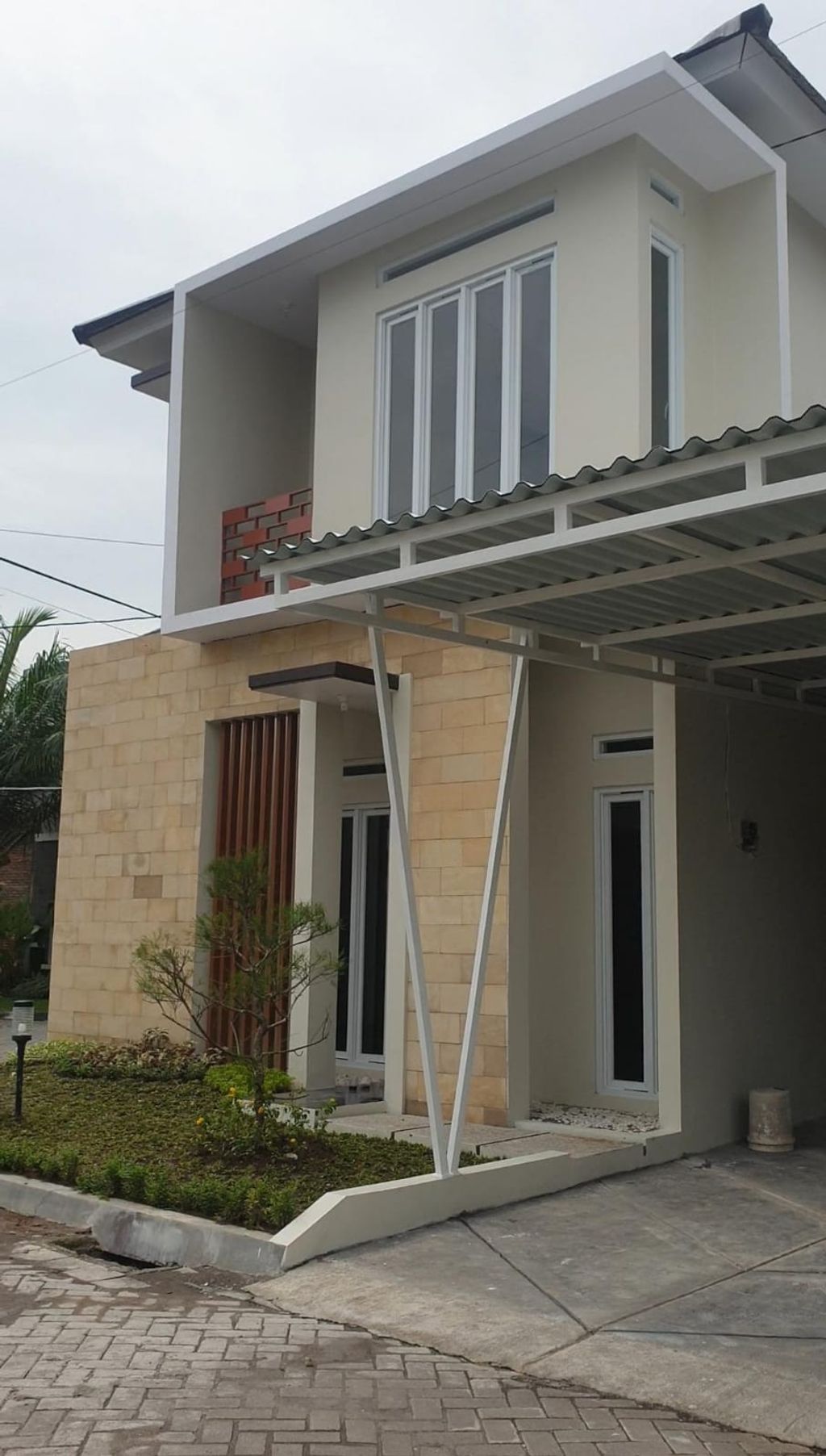 foto tampak rumah tipe 90H perumahan Perumahan Celesta Mayang