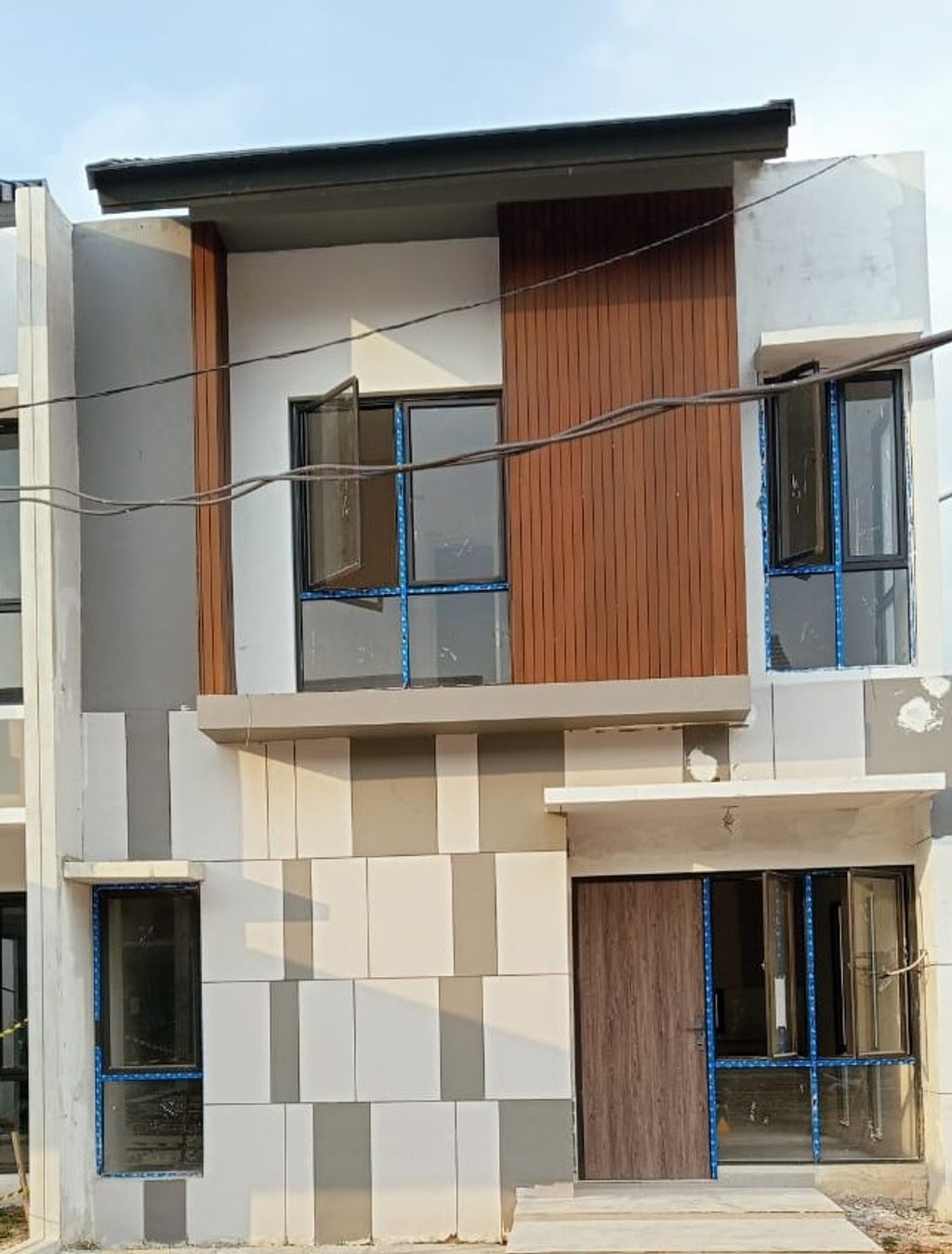 foto tampak rumah tipe SAPPHIRE perumahan GRAND ALMAS RESIDENCE