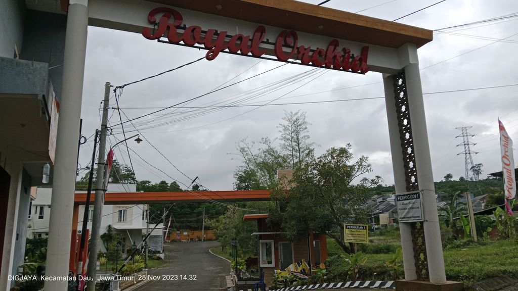 foto gerbang perumahan ROYAL ORCHID