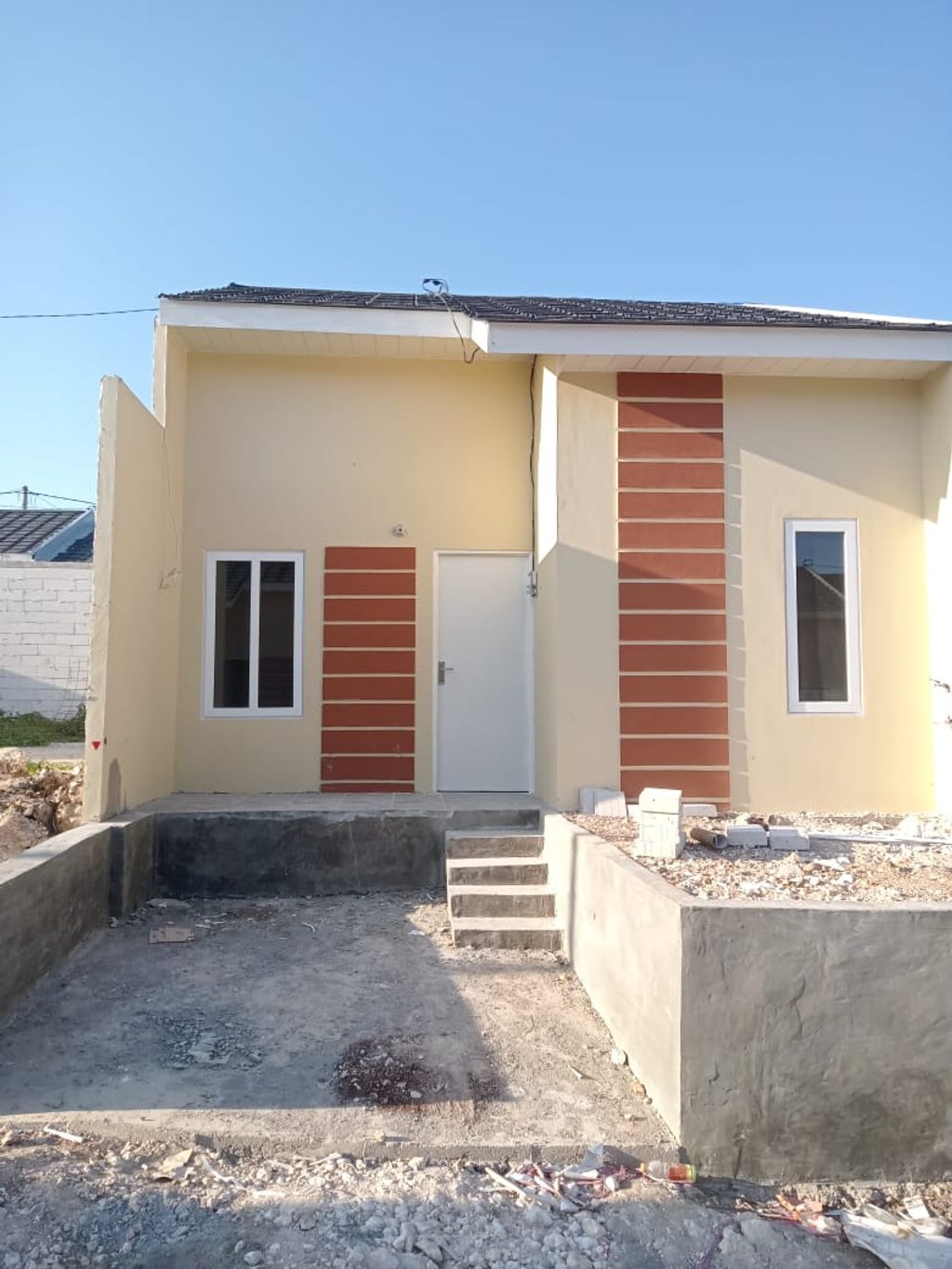 foto tampak rumah tipe 36/84 perumahan KOKOH CITY CLUSTER SUMBA