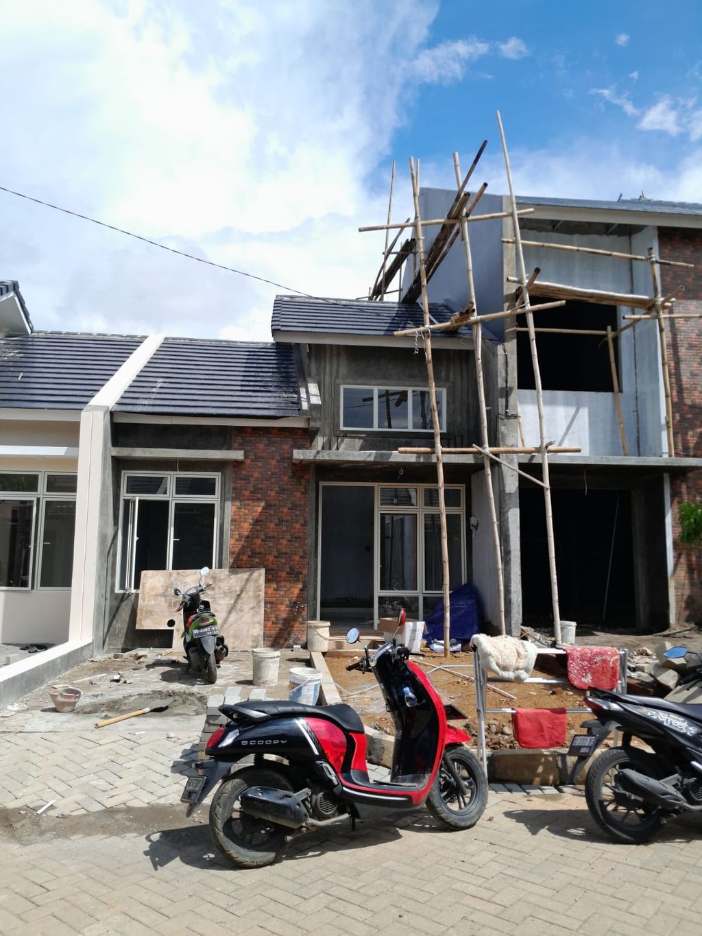 foto tampak rumah tipe New Jade perumahan MUTIARA GADING 2 TAHAP 2