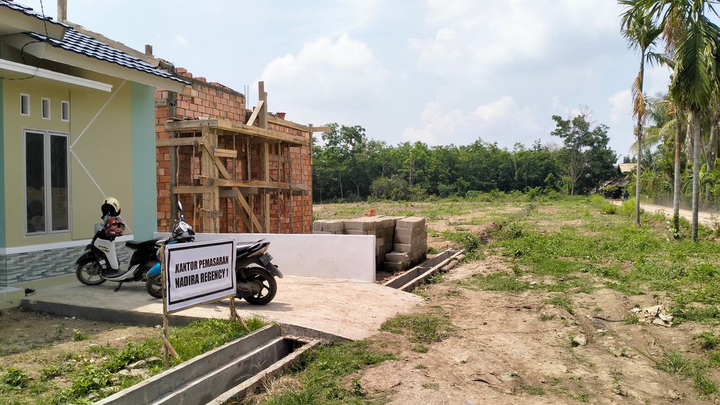 foto posisi tengah perumahan NADIRA REGENCY 1