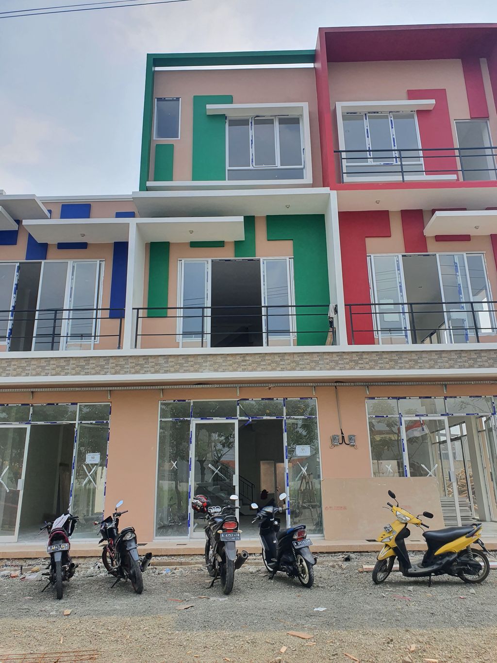 foto tampak rumah tipe Rukan 188/88 perumahan Duta Indah Residence - Rukan Emerald