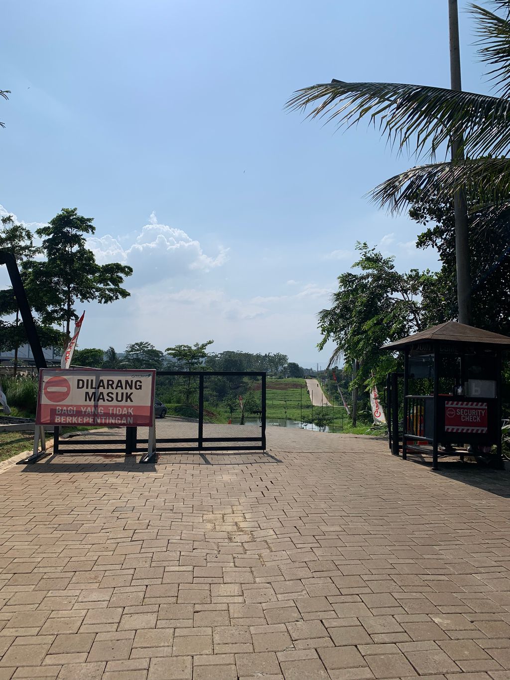 foto gerbang perumahan GREENLAND KEMANG BOGOR