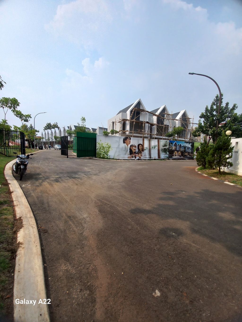 foto posisi tengah perumahan CITRAGRAN CIBUBUR - TERRACE GARDEN