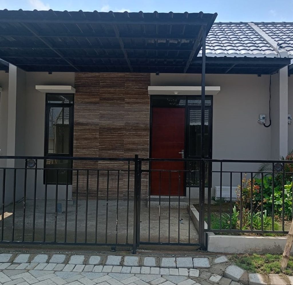 foto tampak rumah tipe New Venezia perumahan Perumahan Grand Kedamean Regency tahap II