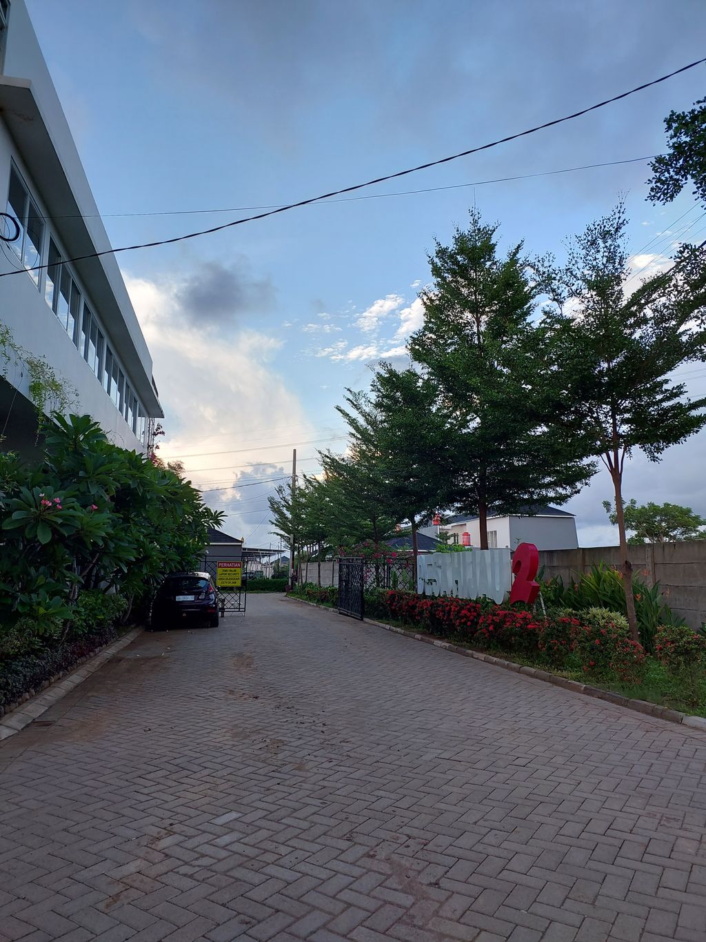 foto gerbang perumahan DESA HIJAU 2