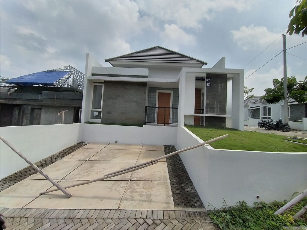 foto tampak rumah tipe Moira 68 perumahan BSB VILLAGE CLUSTER LOKKA