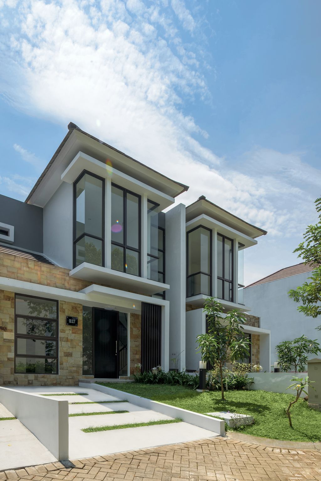 foto tampak rumah tipe 62 perumahan TAMANSARI CYBER RESIDENCE