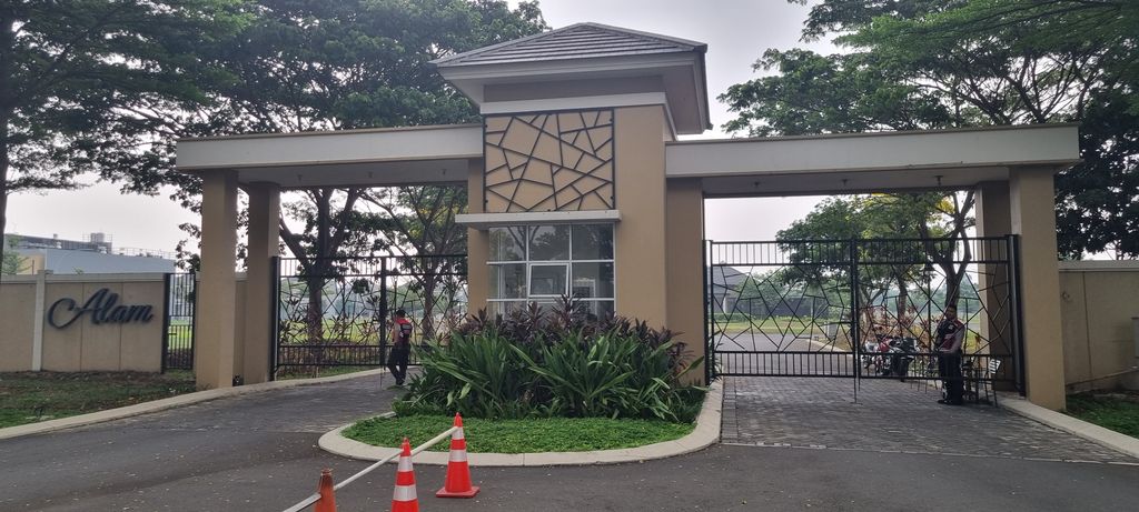 foto gerbang perumahan CLUSTER ALAM, SUVARNA SUTERA