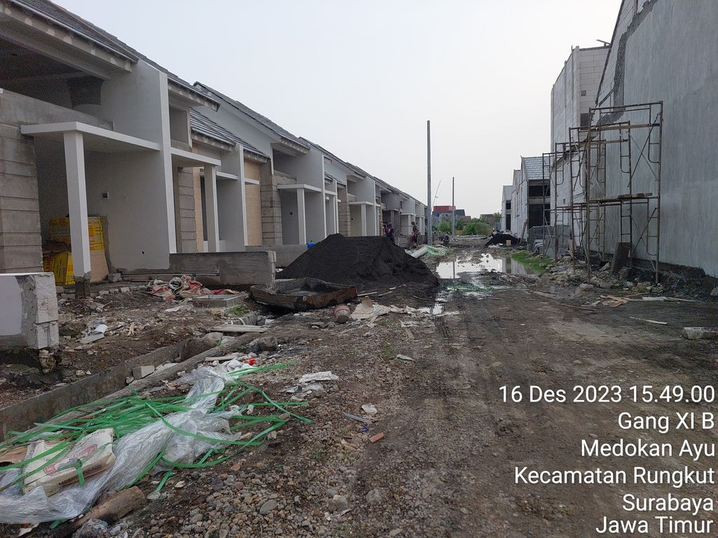 foto gerbang perumahan Alana Regency Medokan Ayu
