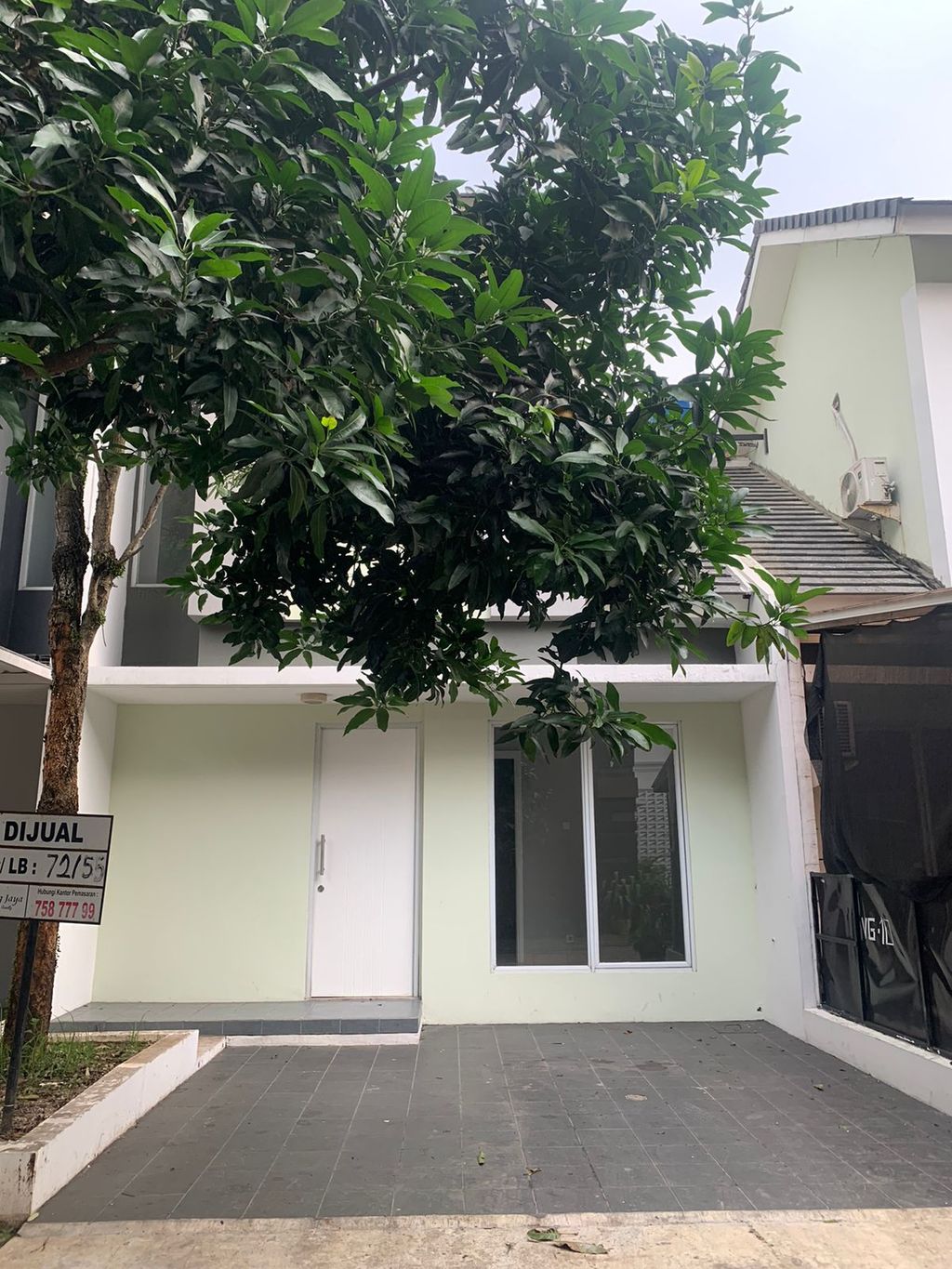 foto tampak rumah tipe IXIA perumahan SERPONG JAYA THE VIEW