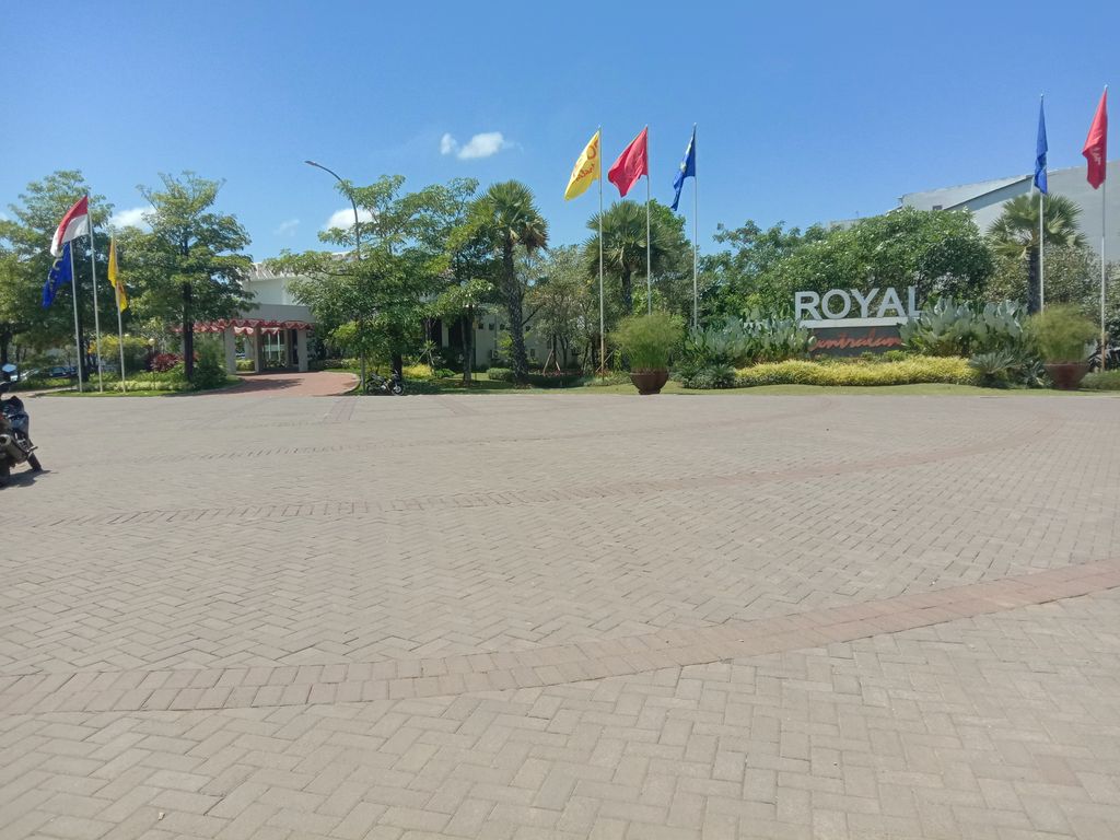foto gerbang perumahan ROYAL SENTRALAND BTP