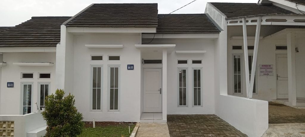 foto tampak rumah tipe 30/60 perumahan BUMI SELABINTANA