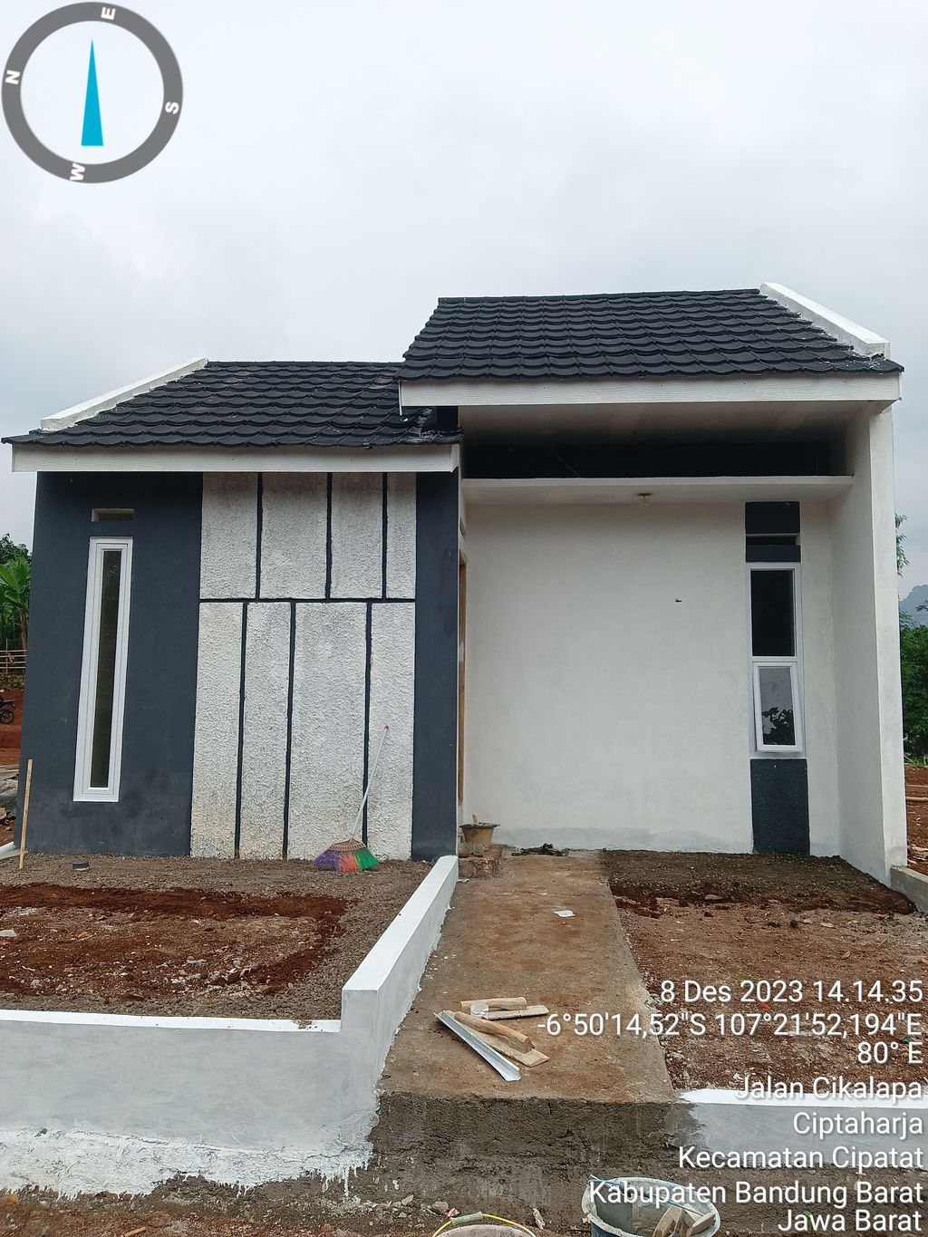 foto tampak rumah tipe 30/60 perumahan de kareumbi residence