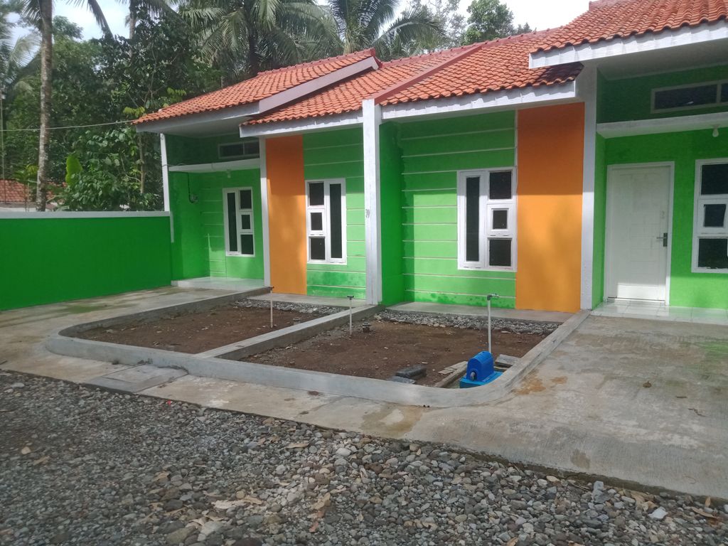 foto tampak rumah tipe 36/72 perumahan Bumi Cilongok Asri