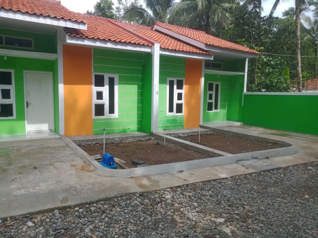 foto tampak rumah tipe 36/72 perumahan Bumi Cilongok Asri
