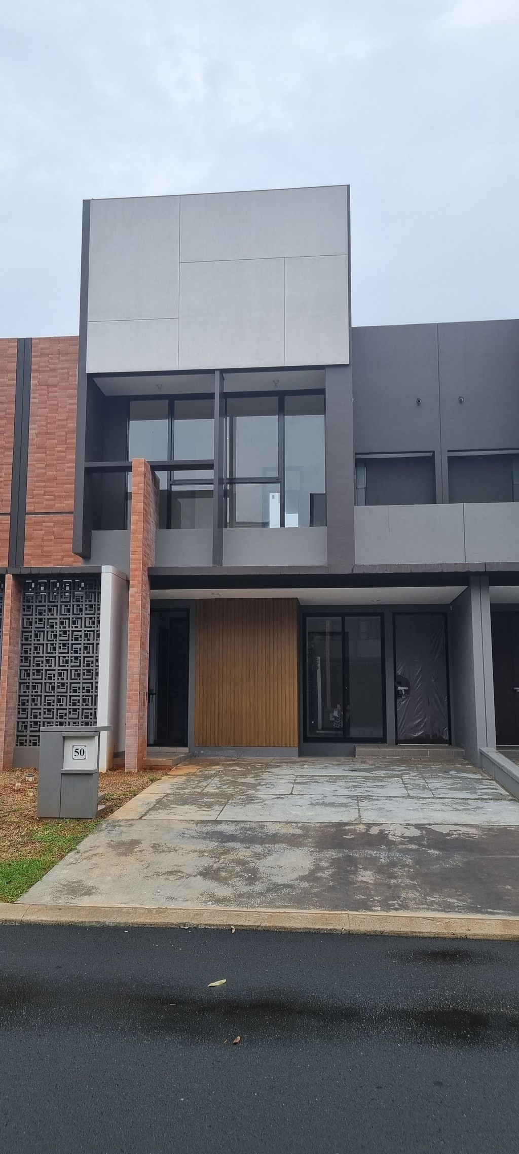 foto tampak rumah tipe NEO FIONA ++ perumahan CLUSTER ALAM, SUVARNA SUTERA